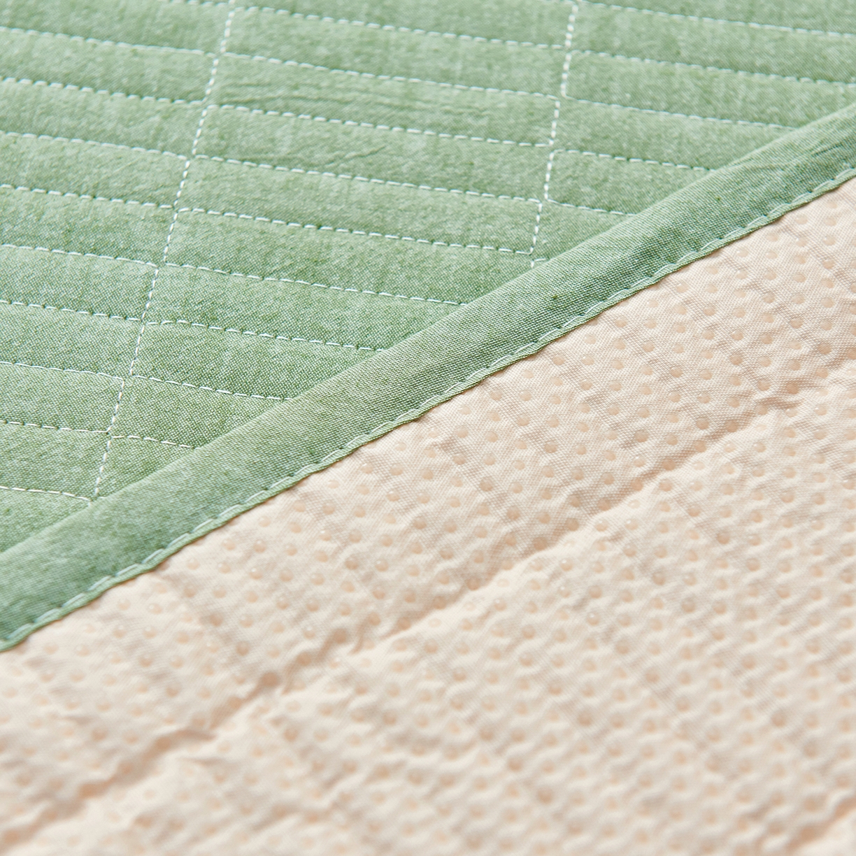 91家纺网 家纺一手货源 找家纺 拾小柒 2025新款A类全棉水洗棉床盖防水隔尿床护垫防滑隔脏姨妈垫 浅绿色