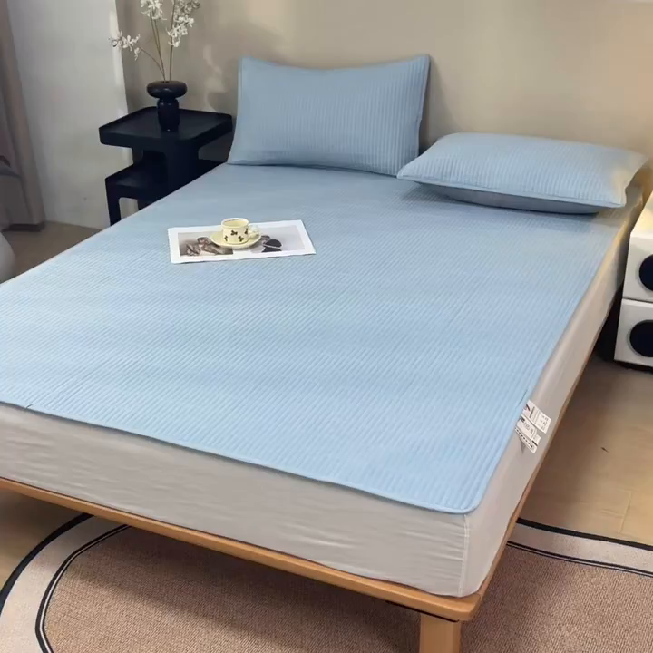 91家纺网 家纺一手货源 找家纺 拾小柒 2025新款A类全棉水洗棉床盖防水隔尿床护垫防滑隔脏姨妈垫 浅蓝色