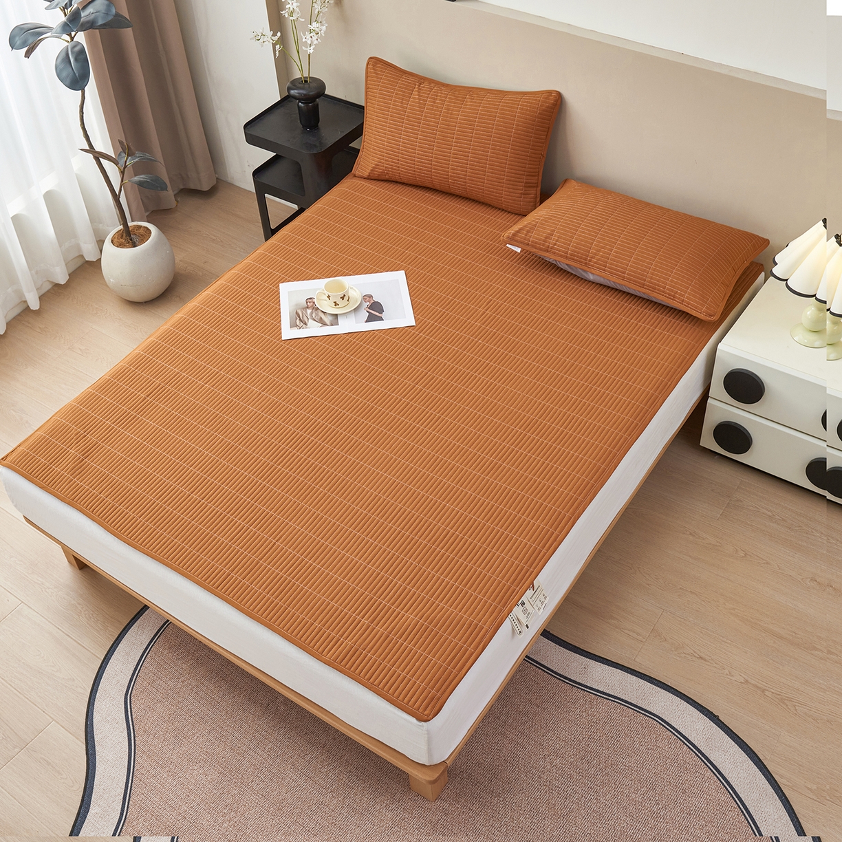 91家纺网 家纺一手货源 找家纺 拾小柒 2025新款A类全棉水洗棉床盖防水隔尿床护垫防滑隔脏姨妈垫 焦糖色