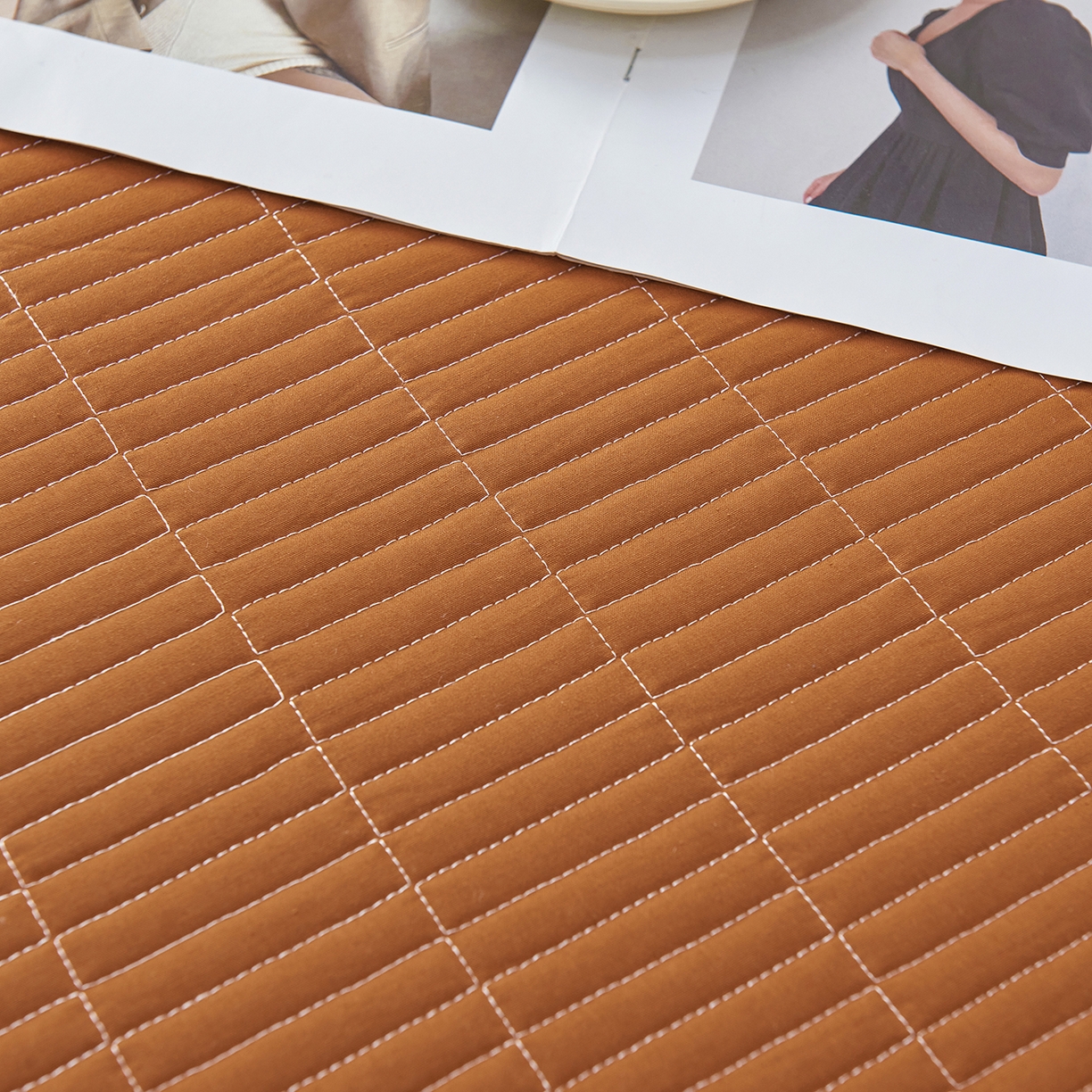 91家纺网 家纺一手货源 找家纺 拾小柒 2025新款A类全棉水洗棉床盖防水隔尿床护垫防滑隔脏姨妈垫 焦糖色