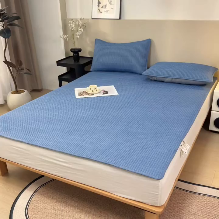 91家纺网 家纺一手货源 找家纺 拾小柒 2025新款A类全棉水洗棉床盖防水隔尿床护垫防滑隔脏姨妈垫 牛仔蓝