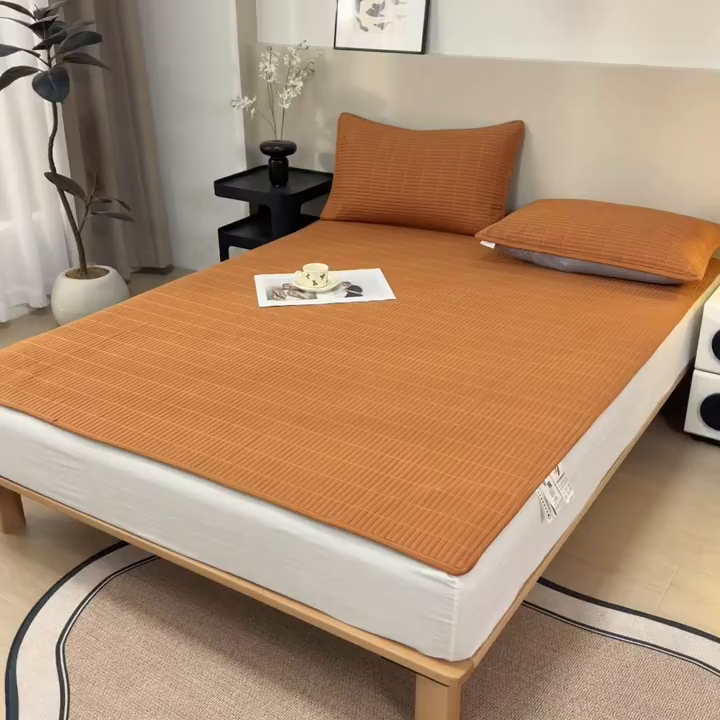 91家纺网 家纺一手货源 找家纺 拾小柒 2025新款A类全棉水洗棉床盖防水隔尿床护垫防滑隔脏姨妈垫 焦糖色