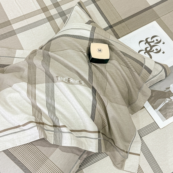 91家纺网 家纺一手货源 找家纺 木易家居 2026新款100%全棉纯棉加厚四件套（礼盒包装）（提供买家秀） 皇家风情-咖