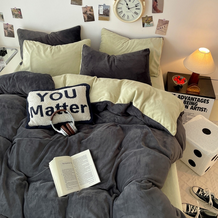 91家纺网 家纺一手货源 找家纺 （总）顺兴家居 2025新款简约纯色双拼牛奶绒四件套（风格一）