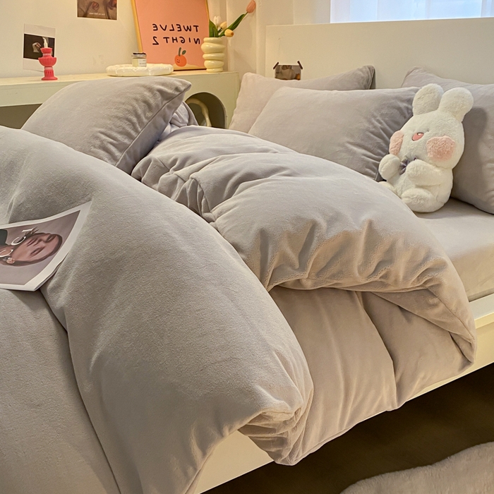 91家纺网 家纺一手货源 找家纺 （总）顺兴家居 2025新款简约纯色双拼牛奶绒四件套（风格二）