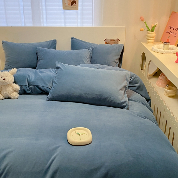 91家纺网 家纺一手货源 找家纺 顺兴家居 2025新款简约纯色双拼牛奶绒四件套（风格二） 宾利蓝