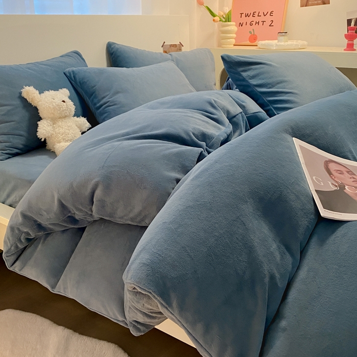91家纺网 家纺一手货源 找家纺 顺兴家居 2025新款简约纯色双拼牛奶绒四件套（风格二） 宾利蓝