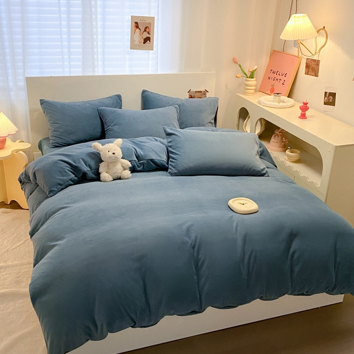 91家纺网 家纺一手货源 找家纺 顺兴家居 2025新款简约纯色双拼牛奶绒四件套（风格二） 宾利蓝