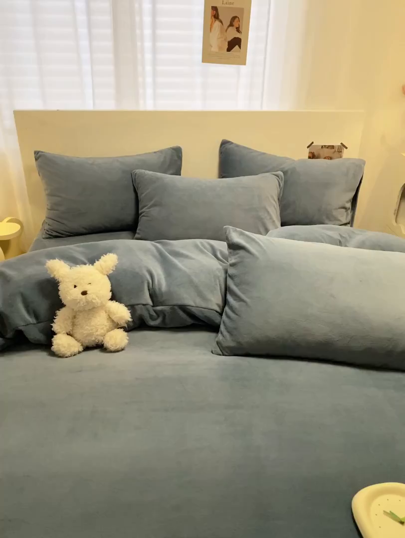 91家纺网 家纺一手货源 找家纺 顺兴家居 2025新款简约纯色双拼牛奶绒四件套（风格二） 宾利蓝