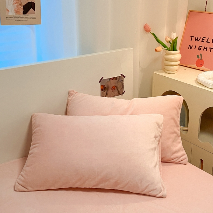 91家纺网 家纺一手货源 找家纺 顺兴家居 2025新款简约纯色双拼牛奶绒四件套（风格二） 粉玉