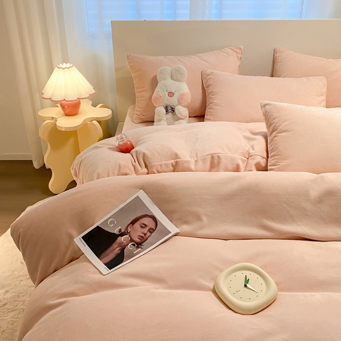 91家纺网 家纺一手货源 找家纺 顺兴家居 2025新款简约纯色双拼牛奶绒四件套（风格二） 粉玉