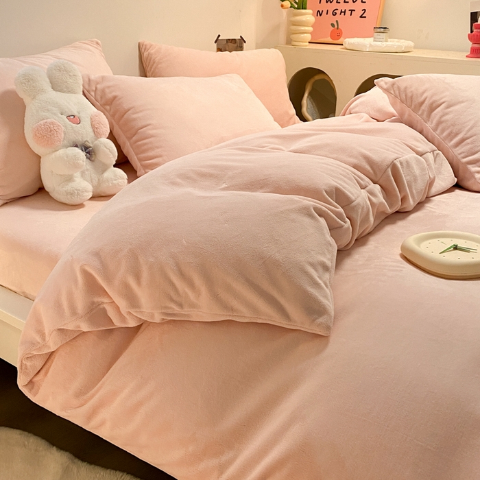 91家纺网 家纺一手货源 找家纺 顺兴家居 2025新款简约纯色双拼牛奶绒四件套（风格二） 粉玉