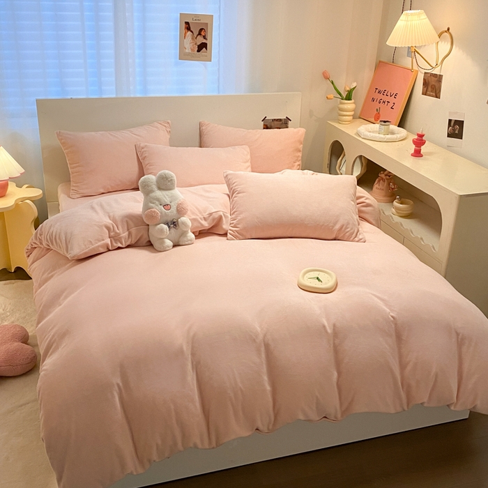 91家纺网 家纺一手货源 找家纺 顺兴家居 2025新款简约纯色双拼牛奶绒四件套（风格二） 粉玉