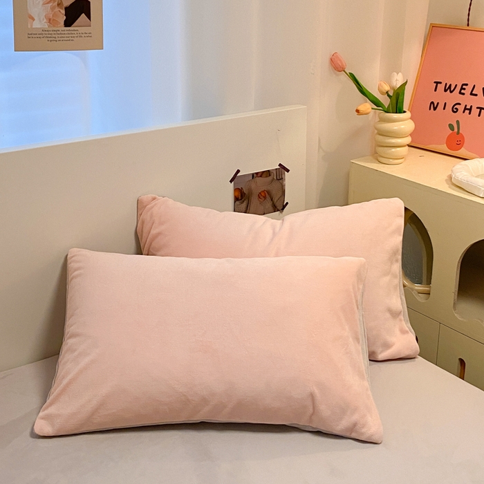 91家纺网 家纺一手货源 找家纺 顺兴家居 2025新款简约纯色双拼牛奶绒四件套（风格二） 粉玉+浅灰