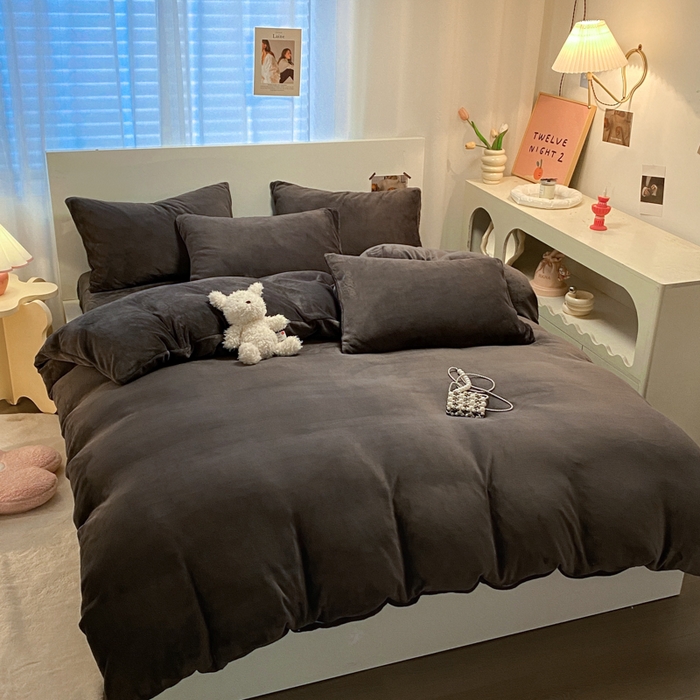91家纺网 家纺一手货源 找家纺 顺兴家居 2025新款简约纯色双拼牛奶绒四件套（风格二） 高级灰