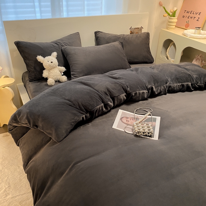 91家纺网 家纺一手货源 找家纺 顺兴家居 2025新款简约纯色双拼牛奶绒四件套（风格二） 高级灰