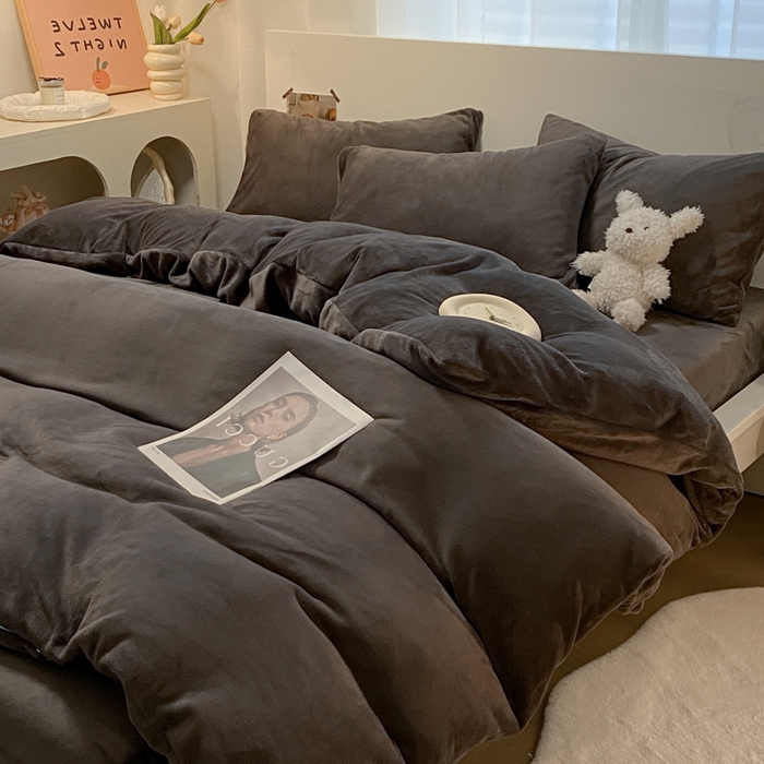 91家纺网 家纺一手货源 找家纺 顺兴家居 2025新款简约纯色双拼牛奶绒四件套（风格二） 高级灰