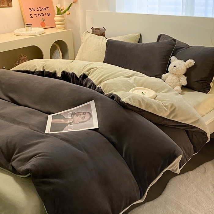 91家纺网 家纺一手货源 找家纺 顺兴家居 2025新款简约纯色双拼牛奶绒四件套（风格二） 高级灰+果绿
