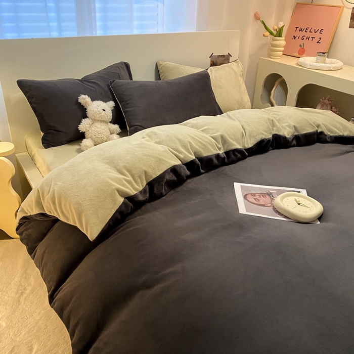 91家纺网 家纺一手货源 找家纺 顺兴家居 2025新款简约纯色双拼牛奶绒四件套（风格二） 高级灰+果绿