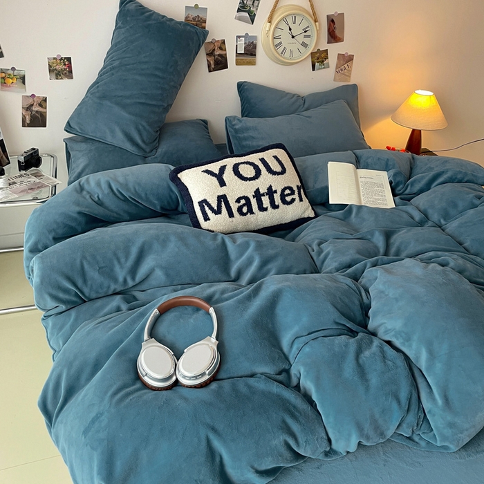 91家纺网 家纺一手货源 找家纺 顺兴家居 2025新款简约纯色双拼牛奶绒四件套（风格一） 宾利蓝