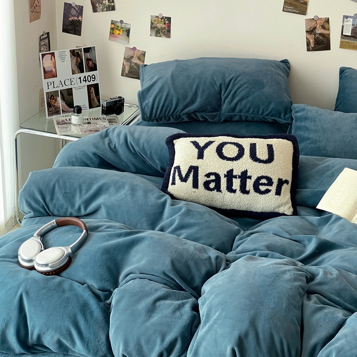 91家纺网 家纺一手货源 找家纺 顺兴家居 2025新款简约纯色双拼牛奶绒四件套（风格一） 宾利蓝