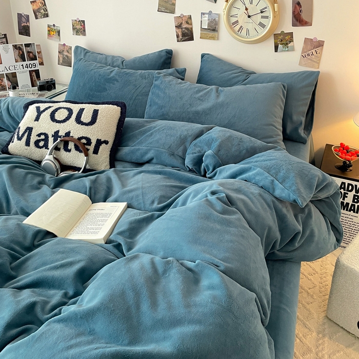 91家纺网 家纺一手货源 找家纺 顺兴家居 2025新款简约纯色双拼牛奶绒四件套（风格一） 宾利蓝