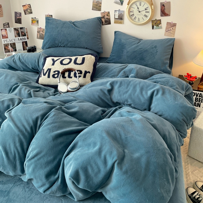 91家纺网 家纺一手货源 找家纺 顺兴家居 2025新款简约纯色双拼牛奶绒四件套（风格一） 宾利蓝