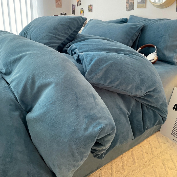 91家纺网 家纺一手货源 找家纺 顺兴家居 2025新款简约纯色双拼牛奶绒四件套（风格一） 宾利蓝