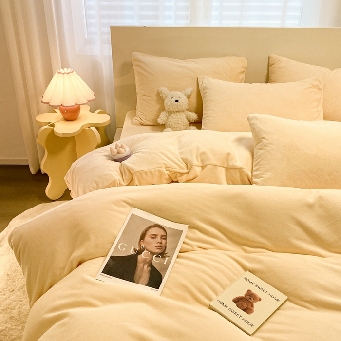 91家纺网 家纺一手货源 找家纺 顺兴家居 2025新款简约纯色双拼牛奶绒四件套（风格二） 奶昔黄