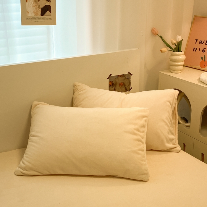 91家纺网 家纺一手货源 找家纺 顺兴家居 2025新款简约纯色双拼牛奶绒四件套（风格二） 奶昔黄