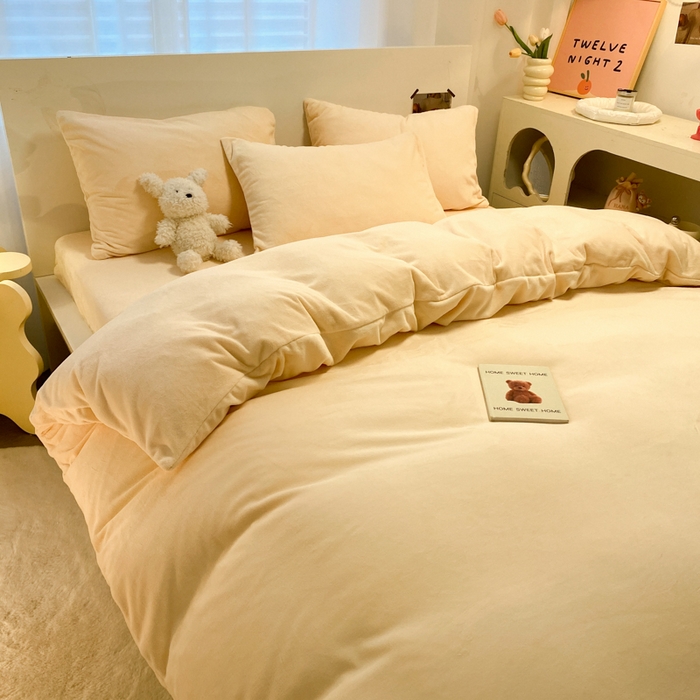 91家纺网 家纺一手货源 找家纺 顺兴家居 2025新款简约纯色双拼牛奶绒四件套（风格二） 奶昔黄