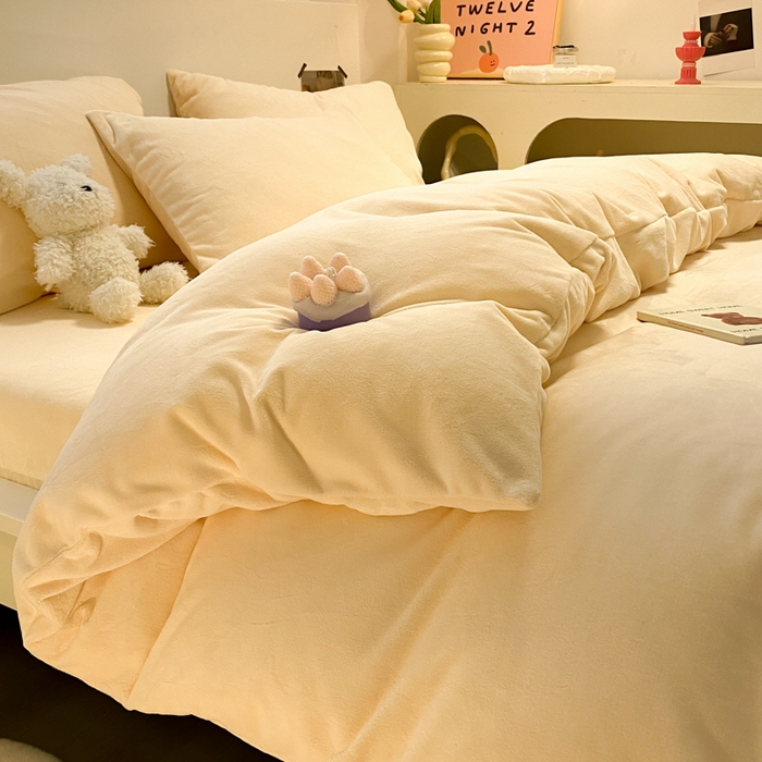91家纺网 家纺一手货源 找家纺 顺兴家居 2025新款简约纯色双拼牛奶绒四件套（风格二） 奶昔黄