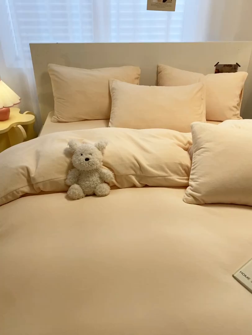 91家纺网 家纺一手货源 找家纺 顺兴家居 2025新款简约纯色双拼牛奶绒四件套（风格二） 奶昔黄