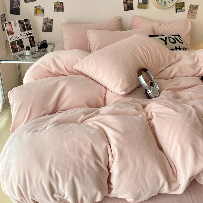 91家纺网 家纺一手货源 找家纺 顺兴家居 2025新款简约纯色双拼牛奶绒四件套（风格一） 粉玉