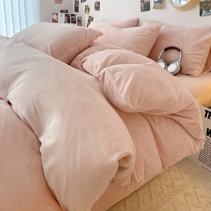 91家纺网 家纺一手货源 找家纺 顺兴家居 2025新款简约纯色双拼牛奶绒四件套（风格一） 粉玉