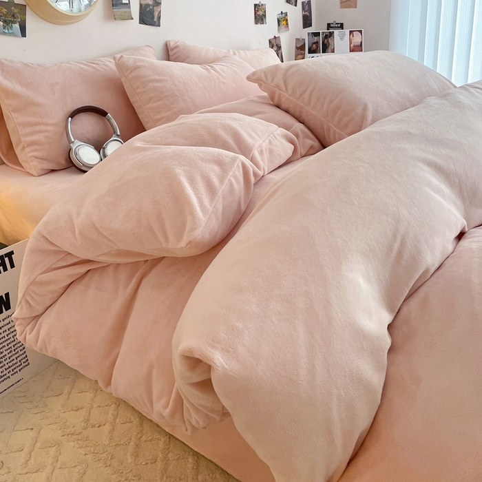 91家纺网 家纺一手货源 找家纺 顺兴家居 2025新款简约纯色双拼牛奶绒四件套（风格一） 粉玉