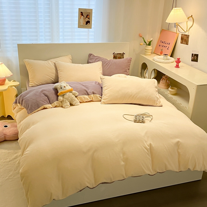 91家纺网 家纺一手货源 找家纺 顺兴家居 2025新款简约纯色双拼牛奶绒四件套（风格二） 奶昔黄+罗兰紫