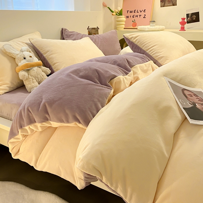91家纺网 家纺一手货源 找家纺 顺兴家居 2025新款简约纯色双拼牛奶绒四件套（风格二） 奶昔黄+罗兰紫