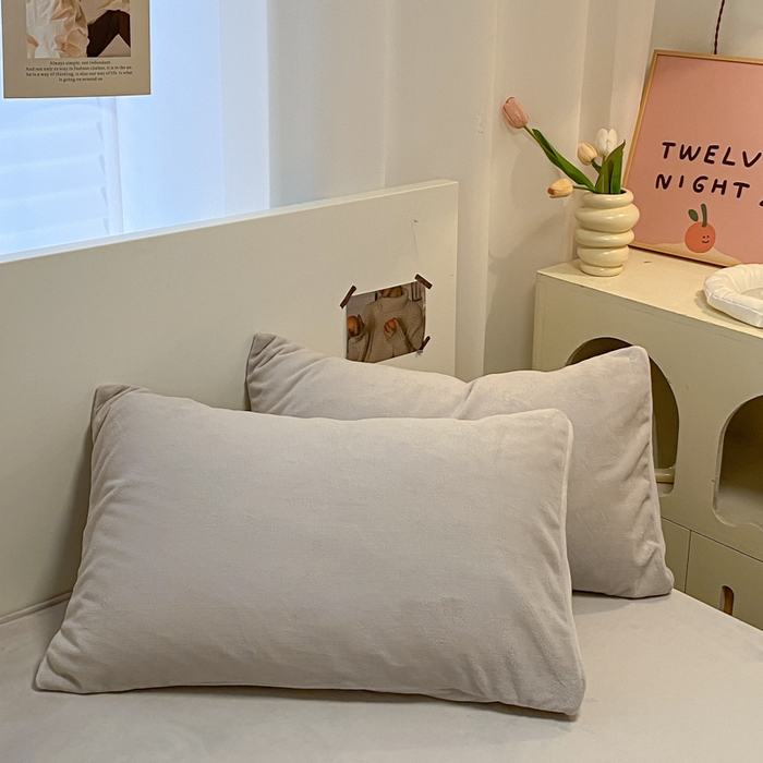 91家纺网 家纺一手货源 找家纺 顺兴家居 2025新款简约纯色双拼牛奶绒四件套（风格二） 浅灰