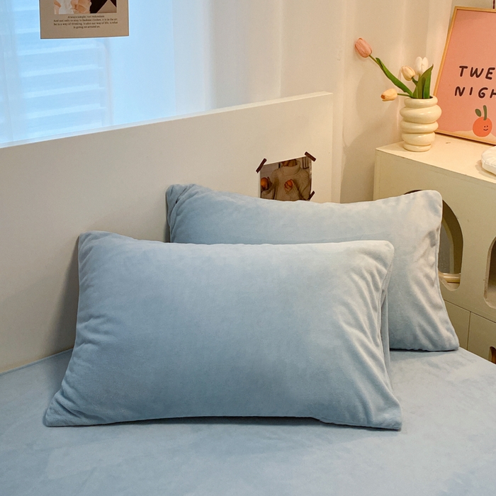 91家纺网 家纺一手货源 找家纺 顺兴家居 2025新款简约纯色双拼牛奶绒四件套（风格二） 婴儿蓝