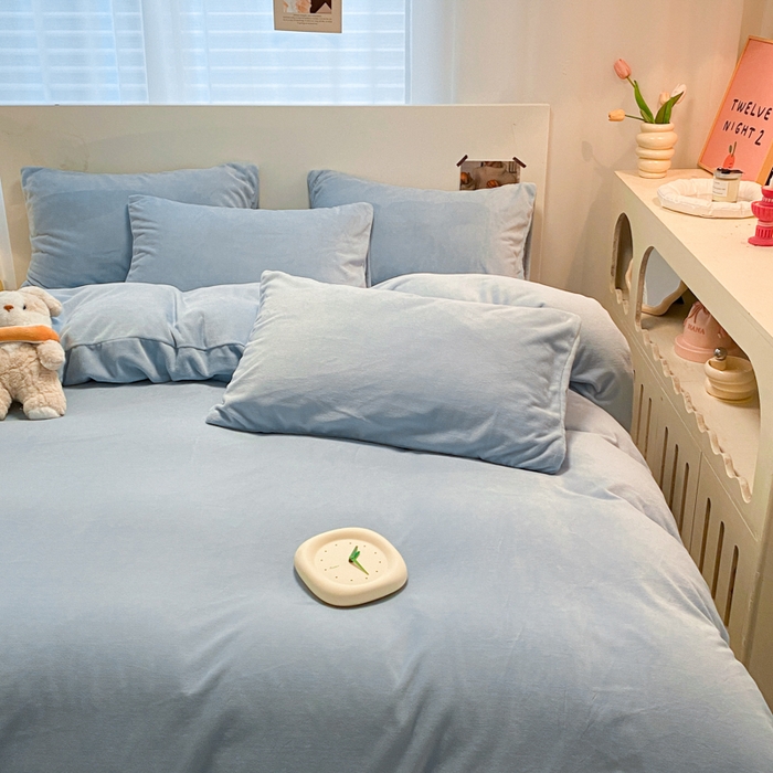 91家纺网 家纺一手货源 找家纺 顺兴家居 2025新款简约纯色双拼牛奶绒四件套（风格二） 婴儿蓝