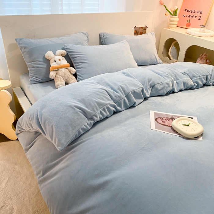 91家纺网 家纺一手货源 找家纺 顺兴家居 2025新款简约纯色双拼牛奶绒四件套（风格二） 婴儿蓝