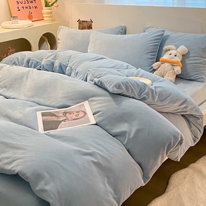 91家纺网 家纺一手货源 找家纺 顺兴家居 2025新款简约纯色双拼牛奶绒四件套（风格二） 婴儿蓝