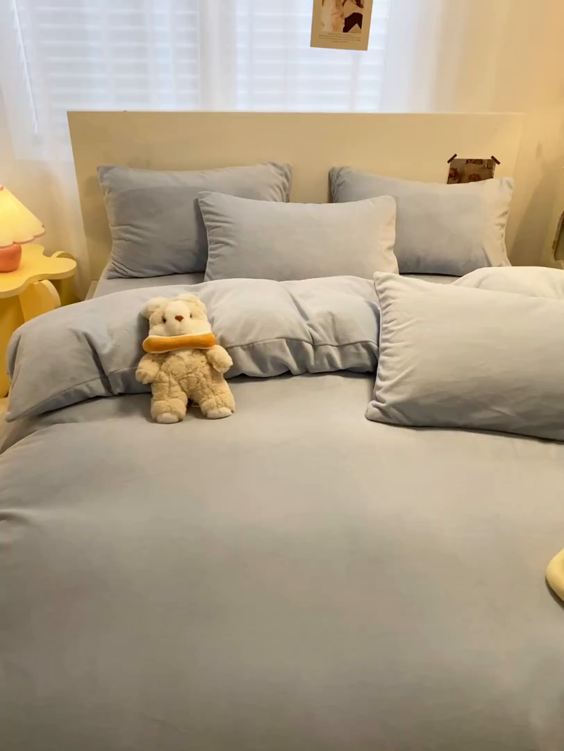 91家纺网 家纺一手货源 找家纺 顺兴家居 2025新款简约纯色双拼牛奶绒四件套（风格二） 婴儿蓝