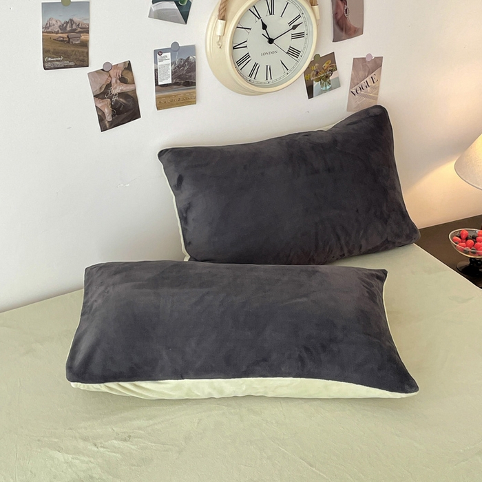 91家纺网 家纺一手货源 找家纺 顺兴家居 2025新款简约纯色双拼牛奶绒四件套（风格一） 高级灰+果绿