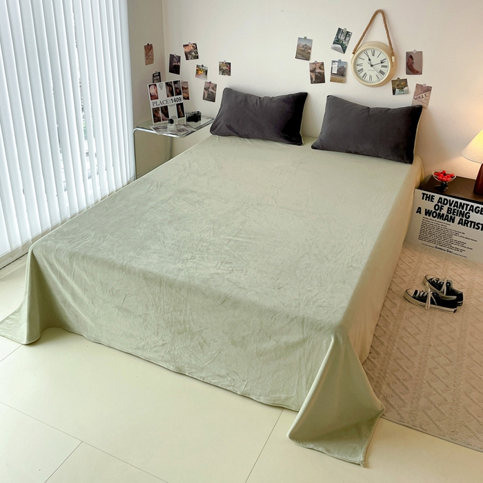 91家纺网 家纺一手货源 找家纺 顺兴家居 2025新款简约纯色双拼牛奶绒四件套（风格一） 高级灰+果绿