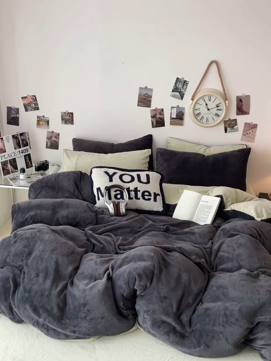 91家纺网 家纺一手货源 找家纺 顺兴家居 2025新款简约纯色双拼牛奶绒四件套（风格一） 高级灰+果绿