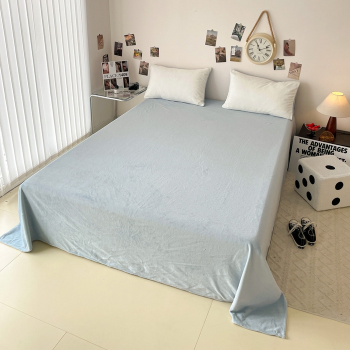 91家纺网 家纺一手货源 找家纺 顺兴家居 2025新款简约纯色双拼牛奶绒四件套（风格一） 奶白+婴儿蓝