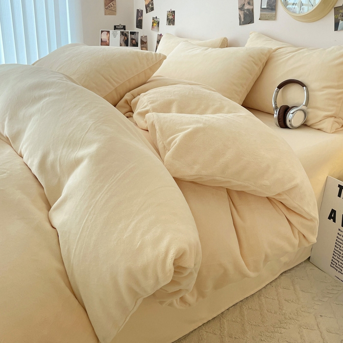 91家纺网 家纺一手货源 找家纺 顺兴家居 2025新款简约纯色双拼牛奶绒四件套（风格一） 奶昔黄