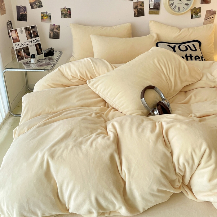 91家纺网 家纺一手货源 找家纺 顺兴家居 2025新款简约纯色双拼牛奶绒四件套（风格一） 奶昔黄